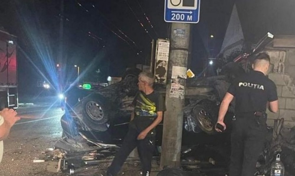 FOTO&VIDEO // Accident VIOLENT pe șoseaua Muncești din Chișinău. Șoferul, un tânăr de doar 19 ani